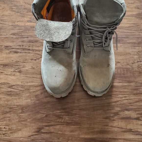 Timberland Grey Leather Boots, cat scratches, like new otherwise - Picture 6 of 6